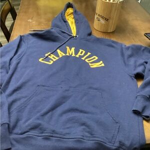 Men’s champion hoodie size medium